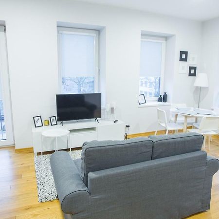 Bright 1Bd Apartment In Old Town By Hostlovers Kaunas Bagian luar foto
