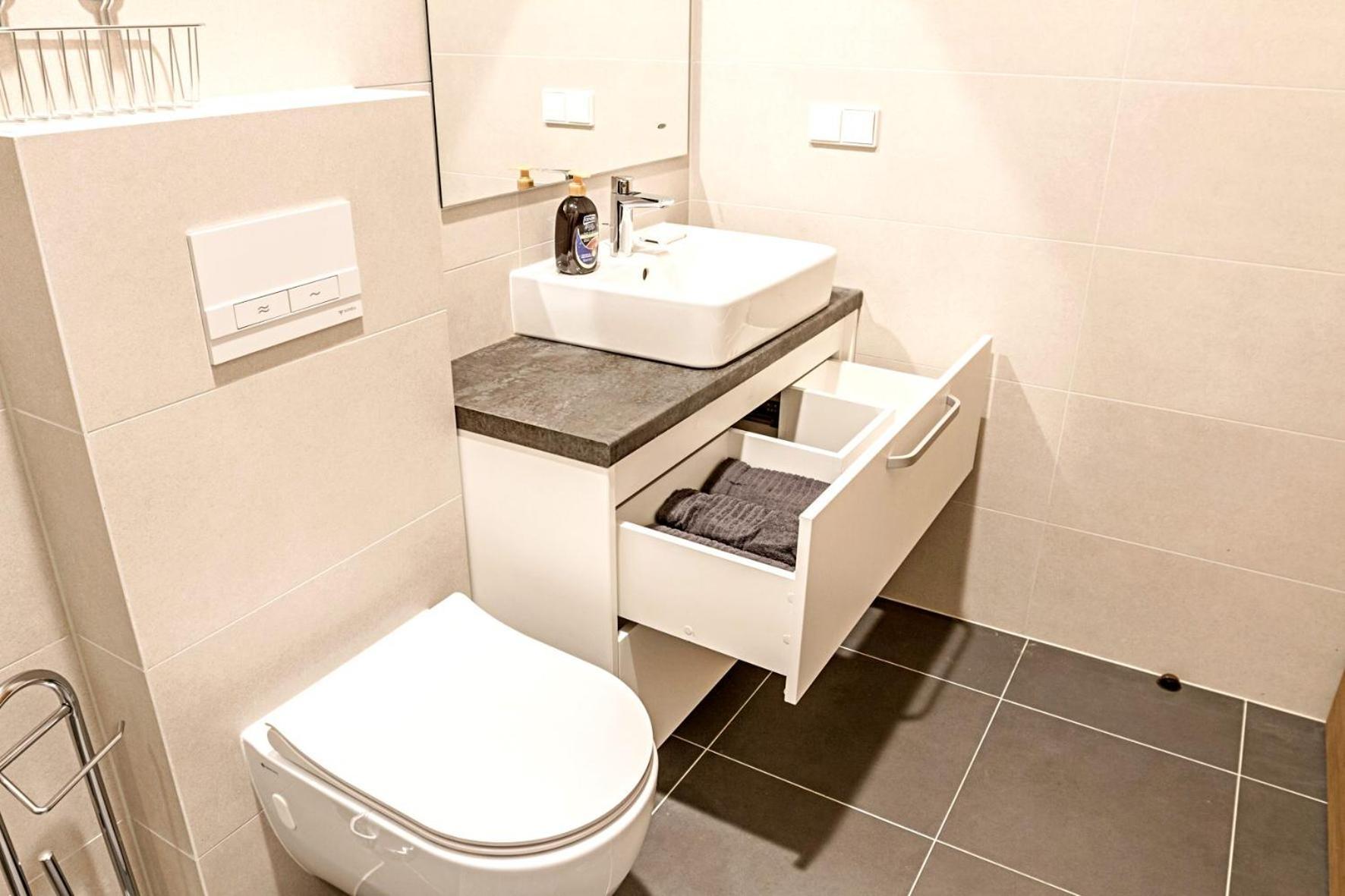 Bright 1Bd Apartment In Old Town By Hostlovers Kaunas Bagian luar foto