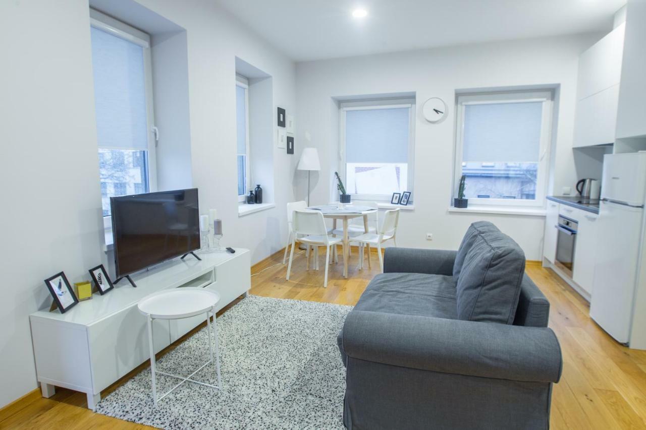 Bright 1Bd Apartment In Old Town By Hostlovers Kaunas Bagian luar foto